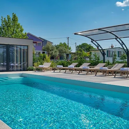 Modernly Decorated House In Apartamento