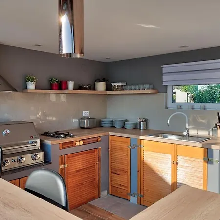 Apartamento Modernly Decorated House In Pula