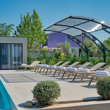 Apartamento Modernly Decorated House In Pula