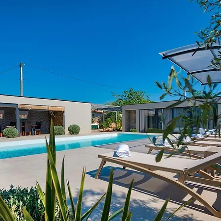 Modernly Decorated House In Appartement Pula