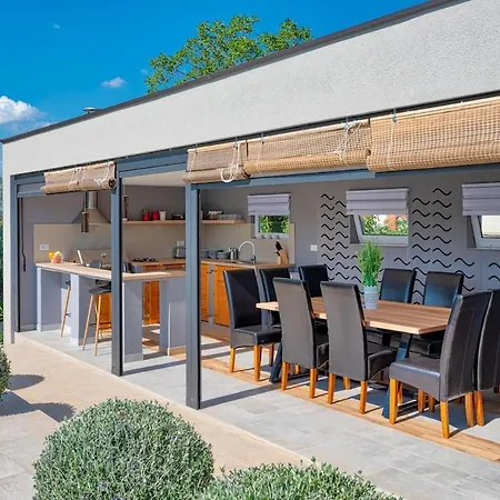 Modernly Decorated House In * Pula