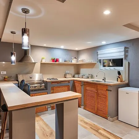 Apartamento Modernly Decorated House In