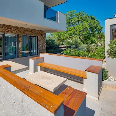 Modernly Decorated House In * Pula