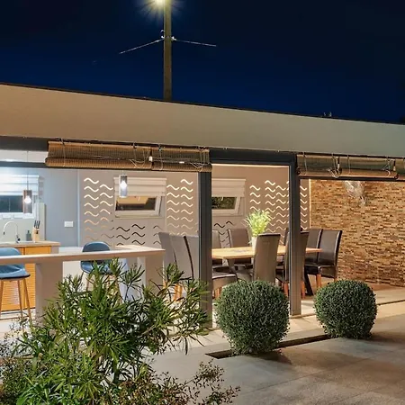 Modernly Decorated House In Apartamento