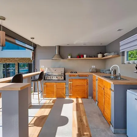 Modernly Decorated House In * Pula