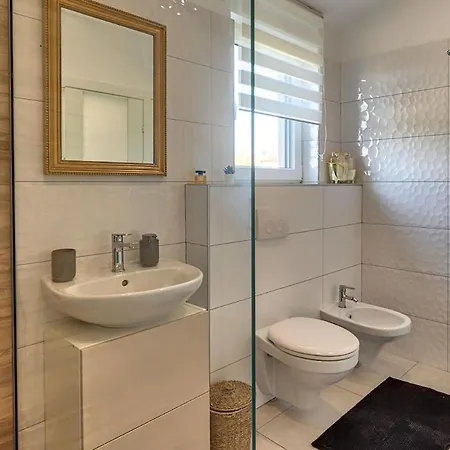 Modernly Decorated House In Apartamento